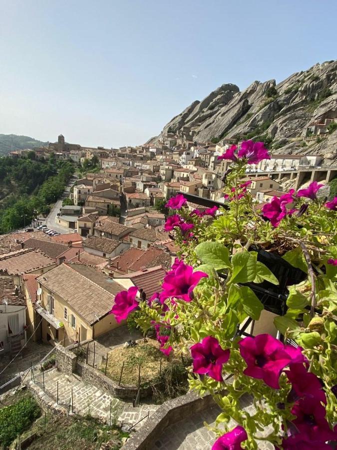 La Pietra Gialla Pietrapertosa Exterior foto